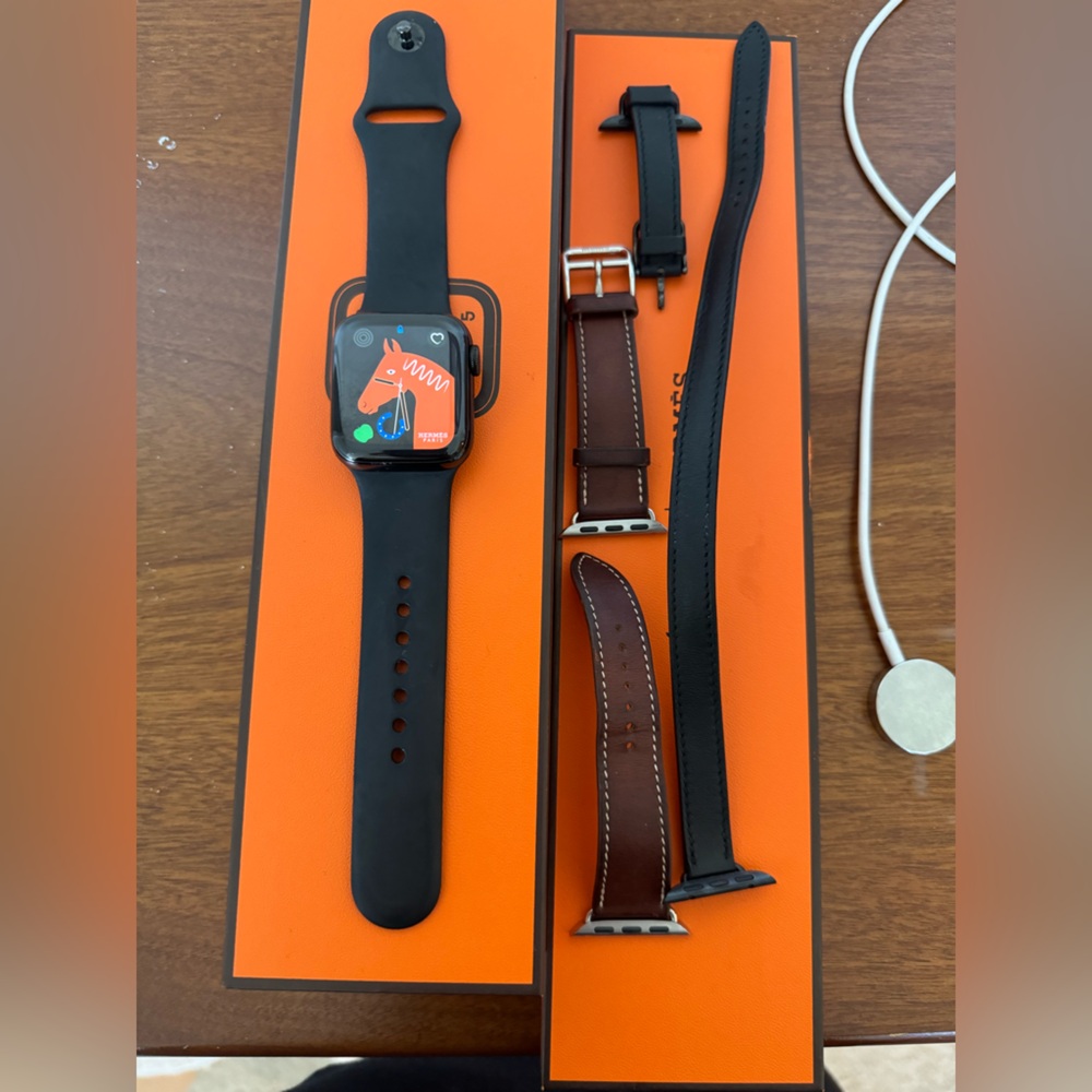 Hermes Apple Watch Series 6 40mm space black.